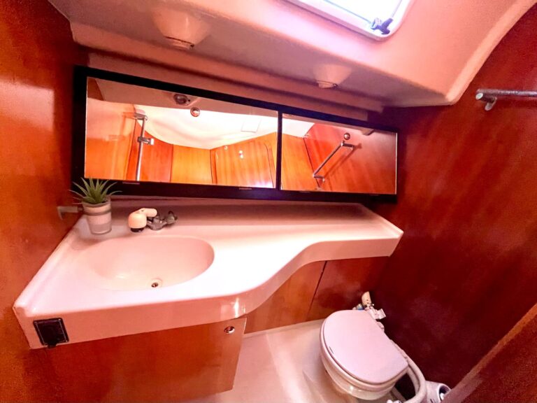 velero para alquilar con aseo completo